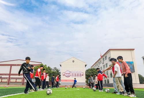 美育進(jìn)校園 藝術(shù)潤童心 ---衡陽幼兒師專志愿者服務(wù)隊赴衡南縣茶市聯(lián)合學(xué)校送教側(cè)記