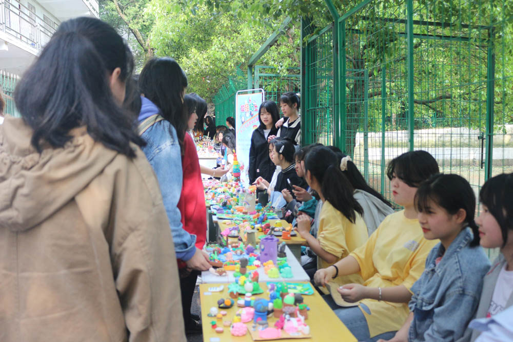 “黏土輕輕，手工相惜”——衡陽幼高專耒陽學(xué)院成功舉辦超輕黏土手工作品教學(xué)成果展