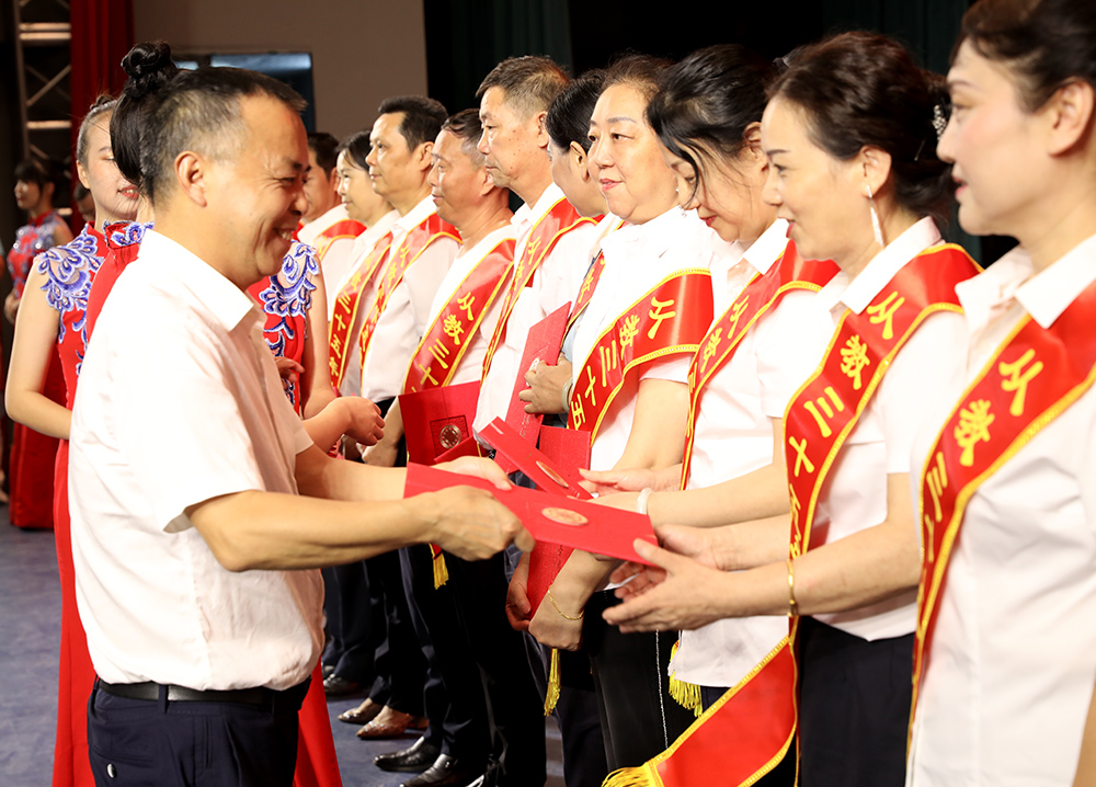 衡陽(yáng)幼高專舉行慶祝第37個(gè)教師節(jié)表彰大會(huì)