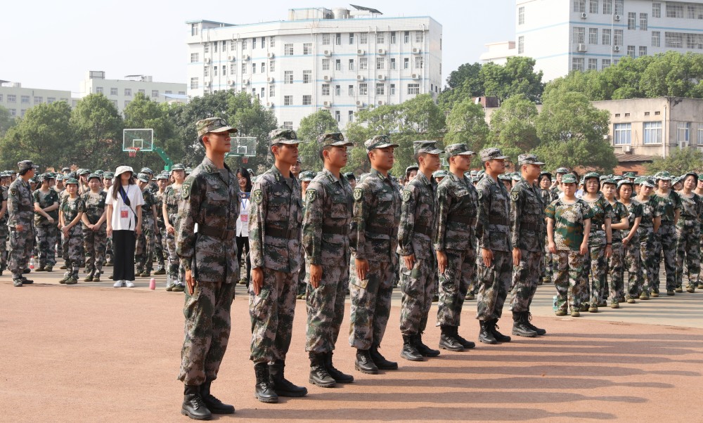 衡陽幼兒師專舉行2022年秋季開學(xué)典禮暨新生軍訓(xùn)動員大會