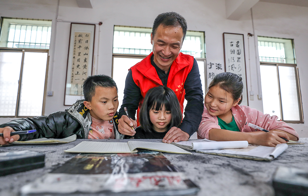 “藝”起成長(zhǎng)，伴你同行 ——衡陽(yáng)幼兒師專志愿者赴衡南縣松江聯(lián)合學(xué)校長(zhǎng)嶺校區(qū)開(kāi)展支教幫扶活動(dòng)