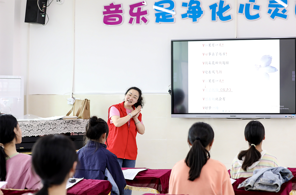 衡陽(yáng)幼兒師專學(xué)前教育系赴衡南縣茶市聯(lián)合學(xué)校開(kāi)展留守兒童結(jié)對(duì)幫扶工作