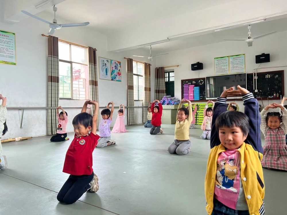 為了每一個孩子的美好童年 ——衡陽幼兒師專小學(xué)教育系赴衡南縣硫市小學(xué)開展留守兒童結(jié)對幫扶活動