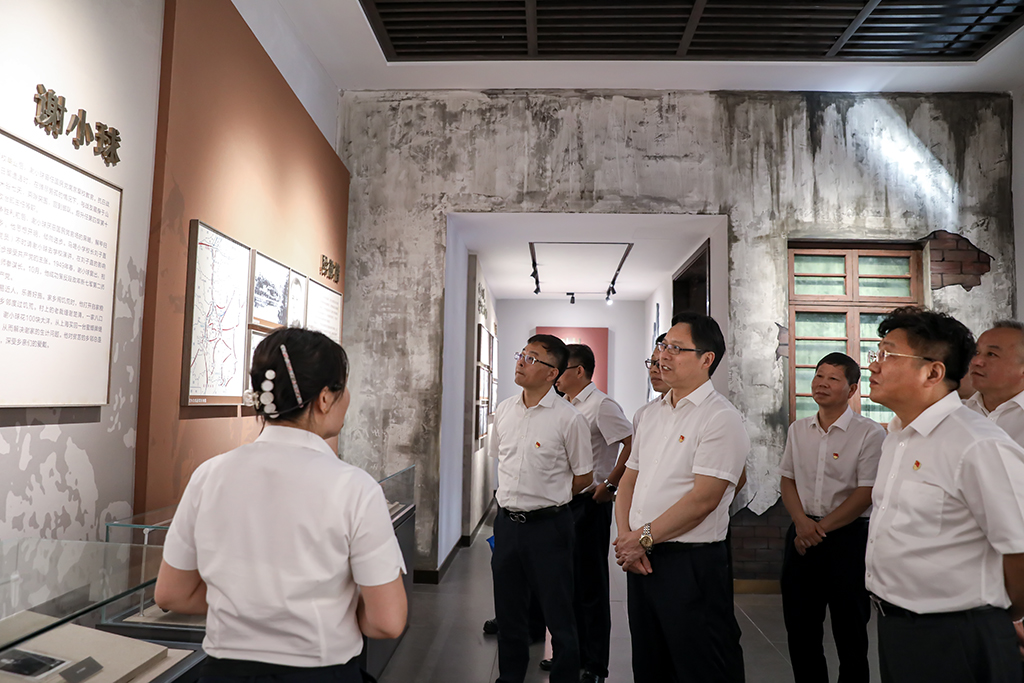 弘揚(yáng)革命精神  傳承紅色基因——衡陽(yáng)幼兒師專黨委理論學(xué)習(xí)中心組開展主題黨日活動(dòng)